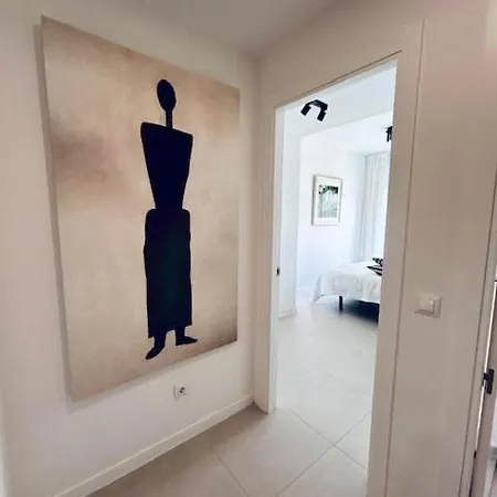 Beautiful Brand New - Side Daire Estepona